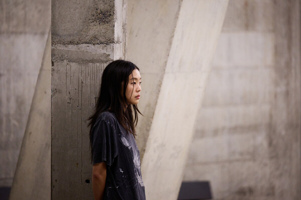 현대 커미션 이미래 작가./2024.10.9. 출처: Hyundai Commission artist Mire Lee at Tate modern, Photo © Tate (Ben Fisher Photography)