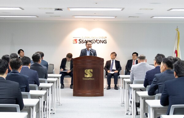 2024년 10월 16일 서울 송파구 쌍용건설 본사 대회의실에서 김인수 쌍용건설 대표이사가 창립 47주년 기념식을 진행하고 있다. /쌍용건설