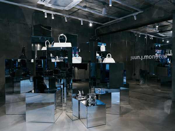 준지(JUUN.J)가 서울시 성동구 연무장길에 위치한 복합문화공간 스테이지35 성수에서 팝업스토어를 열고, 2024년 10월 21일부터 내달 10일까지 운영한다./사진=삼성물산.