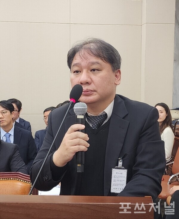 2024년10월21일 김태영 웹젠 대표가 국회 정무위원회 국정감사에 증인으로 출석해 답변을 하고 있다./사진=문기수 기자