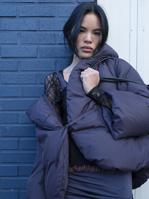 삼성물산 패션부문의 페미닌 컨템포러리 브랜드 앙개(ANGGAE)는 여성스럽고 감각적인 실루엣과 디테일을 강조한 2024년 겨울 컬렉션을 출시했다./사진=삼성물산.