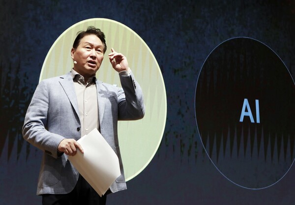 최태원 SK그룹 회장이 2024년 11월 2일 경기도 이천 SKMS연구소에서 열린 '2024 SK그룹 CEO세미나'에서 폐막 연설을 하고 있다./SK그룹