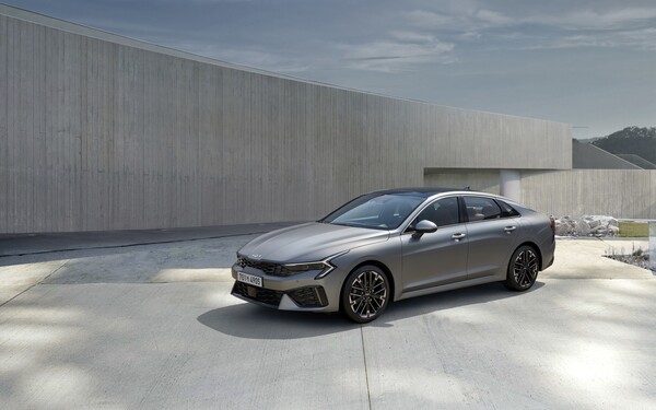 기아는 2024년 11월 4일 '더(The) 2025 K5'를 출시했다./사진=기아.