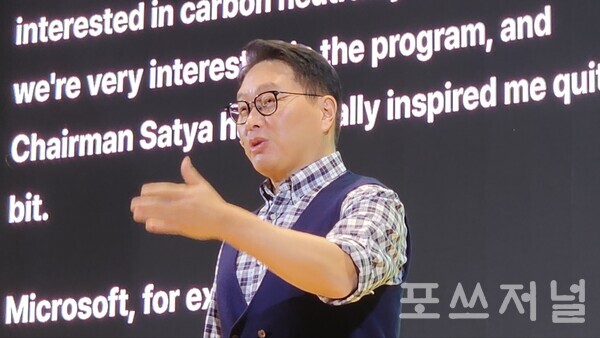 2024년11월4일 최태원 SK그룹 회장이 서울 강남구 코엑스에서 진행된 SK서밋에서 기조연설을 하고 있다./사진=문기수 기자