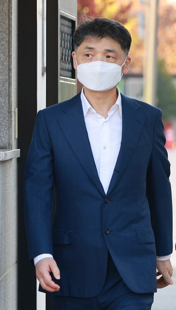 김범수 카카오 경영쇄신위원장이 2024년 10월 31일 오후 서울 구로구 서울남부구치소에서 보석 석방되고 있다./사진=연합뉴스