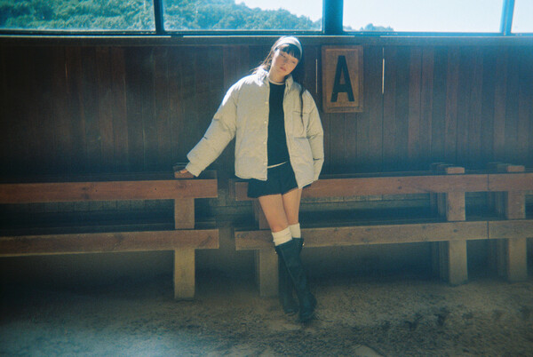 디 애퍼처가 문화적 공간인 '바' 컨셉의 팝업 스토어에서 모더니즘 기반의 겨울 컬렉션을 선보인다./사진=삼성물산.