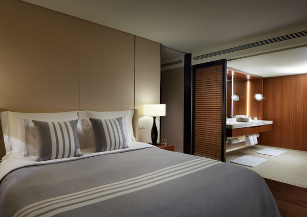 톰 브라운의 홈웨어 컬렉션을 체험할 수 있는 콘셉트룸/2024.11.11 신라호텔