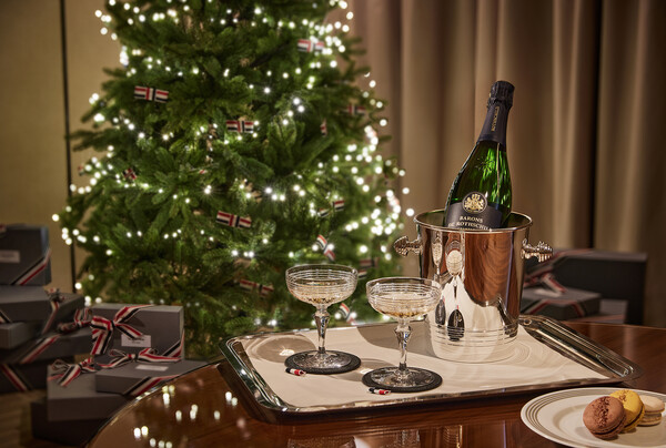 톰 브라운의 홈웨어 컬렉션을 체험할 수 있는 콘셉트룸/2024.11.11 신라호텔