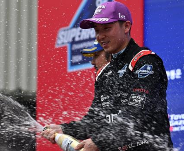 HS효성 더클래스 앰배서더 정의철 선수가 '2024 오네 슈퍼레이스 챔피언십' 슈퍼 6000 클래스 8라운드에서 우승했다./사진=HS효성.