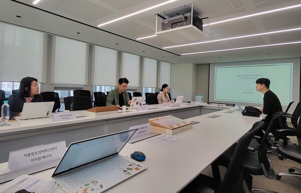 2024년 7월, 서울 강남구 현대백화점 본사 2층 회의실에서 서울창조기업혁신센터와 스타트업 상생협력을 위한 밋업데이(Meet-up Day)를 진행중이다./사진=현대백화점