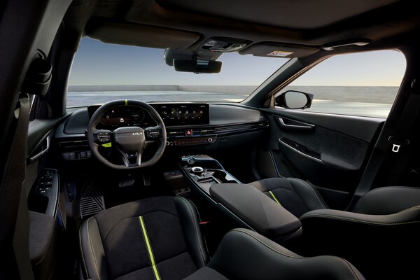 기아가 고성능 전기차의 새로운 이정표를 세울 '더 뉴 EV6 GT'의 계약을 26일부터 시작한다./사진=기아.