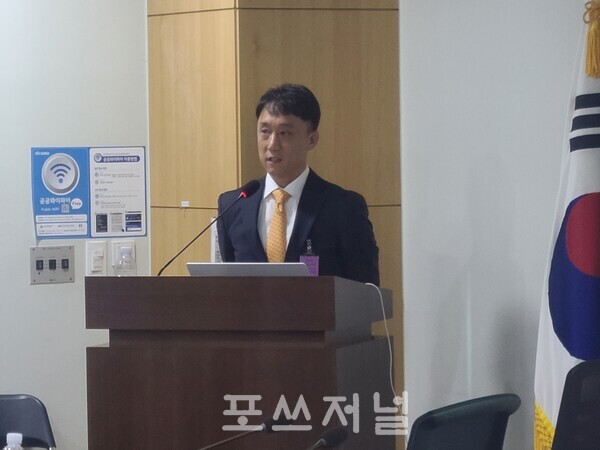 이찬구 미디어미래연구소 연구위원이 2024년 12월 3일 국회의원회관에서 열린 ‘K-OTT/콘텐츠 경쟁력 강화를 위한 제도 개선방안‘에서 주제발표를 하고 있다. / 사진=이현민 기자