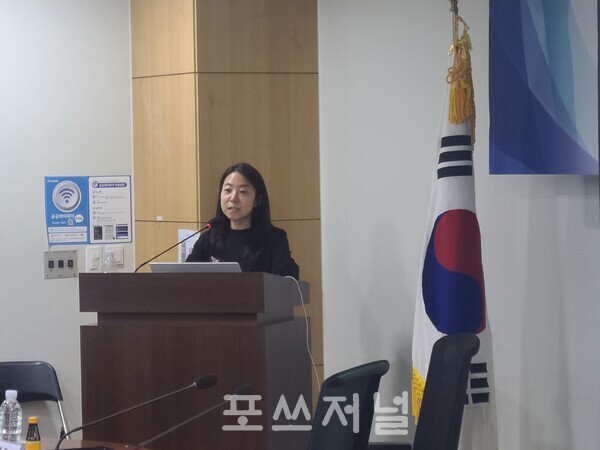 백현정 CJ이 2024년 12월 3일 국회의원회관에서 열린 ‘K-OTT/콘텐츠 경쟁력 강화를 위한 제도 개선방안‘에서 주제발표를 하고 있다. / 사진=이현민 기자