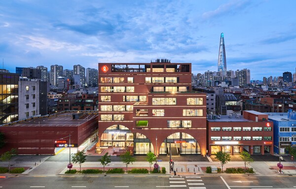 롯데GRS가 ESG 평가기관 서스틴베스트이 진행한 2024년 ESG 우수기업평가에서 최우수등급인 AA등급을 획득했다./사진=롯데GRS.