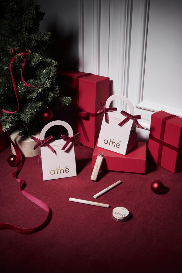 LF 아떼가 출시하는 어센틱 글로이 밤 홀리데이 박스. /LF