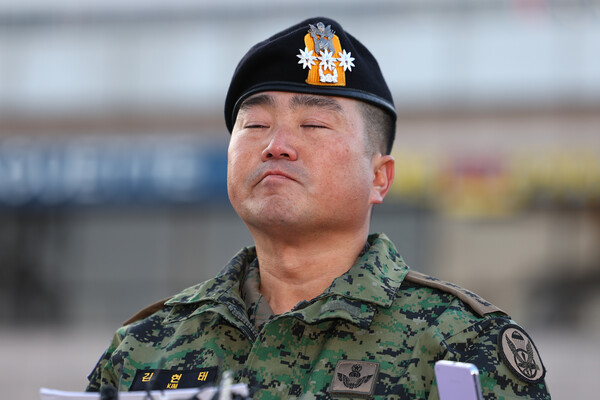 김현태 제707특수임무단장이 9일 오전 서울 용산구 국방부 전쟁기념관 앞에서 기자회견을 열고 발언하고 있다. 제707특수임무단은 지난 3일 밤 비상계엄 사태 당시 국회 진입을 위해 투입됐다. 2024.12.9/연합