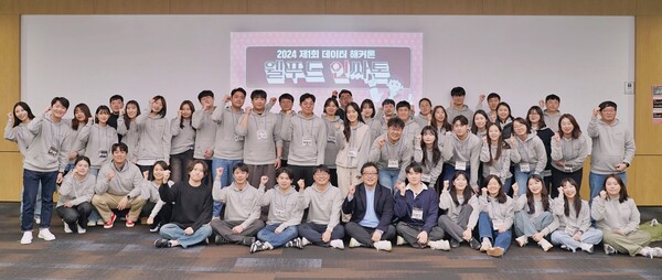 롯데웰푸드는 임직원 데이터 경진대회 '제1회 인싸톤'을 진행했다고 16일 밝혔다. 제1회 인싸톤은 롯데인재개발원 오산캠퍼스에서 11~12일 1박 2일로 진행됐다./사진=롯데웰푸드.