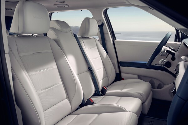 플래그십 대형 SUV '디 올 뉴 팰리세이드(The all-new PALISADE)'가 20일부터 사전계약을 시작한다. 사진은 팰리세이드 9인승 내장./사진=현대차.