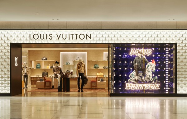 20일 더현대 서울 2층에 오픈한 루이 비통 남성 매장 전경 / 사진=현대백화점