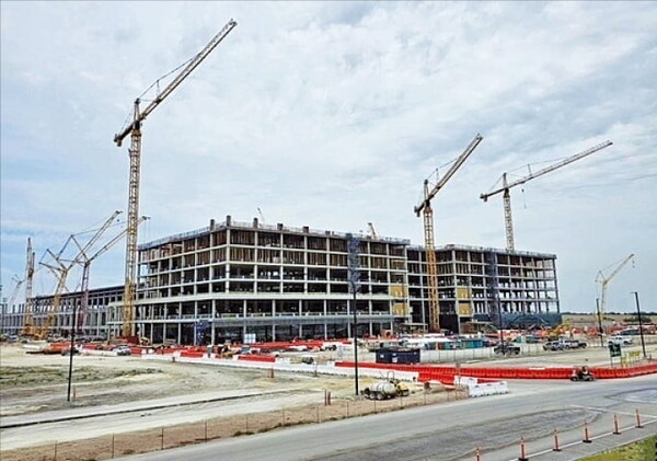 미국 텍사스주 테일러시에 짓고 있는 삼성 파운드리 공장. /경계현 삼성전자 DS부문장 SNS