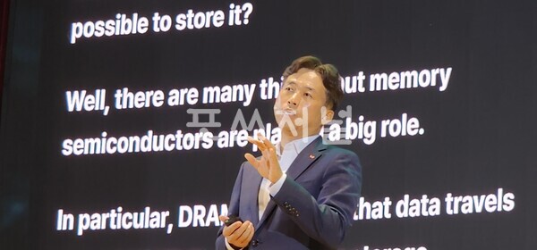 2024년11월4일 서울 강남구 SK AI 서밋2024현장에서 곽노정 SK하이닉스 사장이 기조연설을 하고 있다./사진=문기수 기자