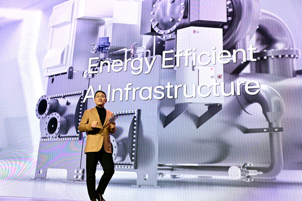 LG전자가 현지시간 6일 미국 라스베이거스 만달레이베이 컨벤션센터에서 '공감지능과 함께하는 일상의 라이프스 굿(Life's Good 24/7 with Affectionate Intelligence)'을 주제로 LG 월드 프리미어(LG WORLD PREMIERE)를 개최했다. 조주완 LG전자 CEO가 대표 연사로 등단해 AI홈에 이어 모빌리티, 커머셜 등 일상 속 다양한 공간으로 연결·확장되는 AI 혁신을 소개하고 마이크로소프트와 전략적 파트너십을 발표했다./사진=LG전자.