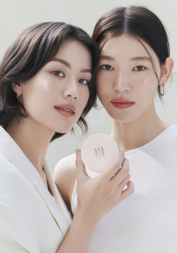 리플렉션 스킨 글로우 파운데이션 모델컷 /2025.1.7.아모레퍼시픽