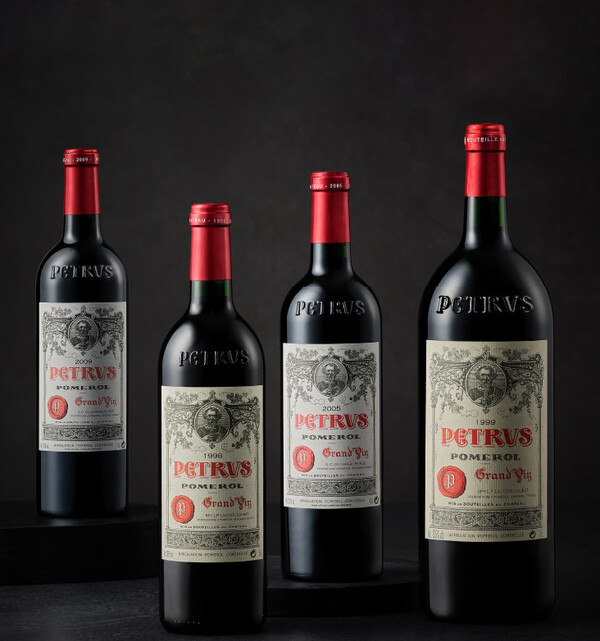 신세계百 설 명절 선물세트 중 '페트뤼스' 와인 / 사진=신세계백화점