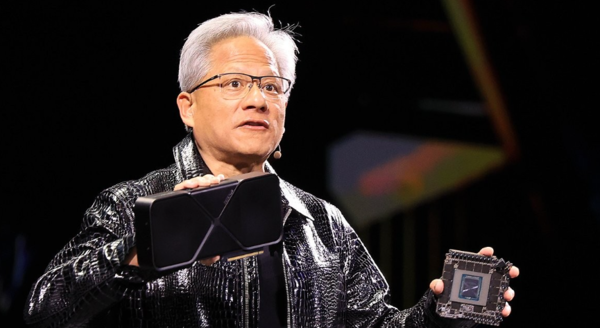 CES 2025 개막을 하루 앞둔2025년1월6일 오후(현지시간) 미국 네바다주 라스베이거스 만달레이베이 컨벤션센터 내 미셀로브 울트라 아레나(Michelob Ultra Arena)에서 젠슨 황 엔비디아 최고경영자(CEO)가 기조연설하고 있다./사진=연합뉴스