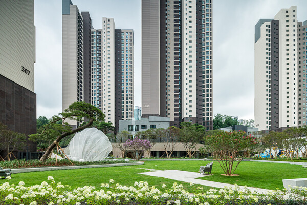 디에이치 아너힐즈 단지 내 조경. /2025.1.10 현대건설