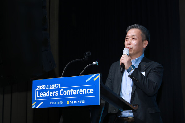16일 여의도 페어몬트 앰버서더 서울에서 NH투자증권 전 임원 및 부·센터장을 대상으로 열린 ‘2025년 리더스 컨퍼런스’에서 윤병운 NH투자증권 사장이 경영전략에 대해 설명하고 있다./사진=NH투자증권
