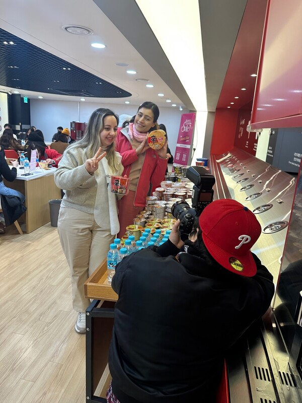 외국인관광객, 농심 안양공장 견학 / 사진=농심