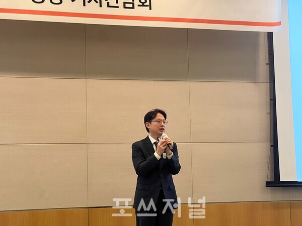2025년 1월 20일 여의도 FKI컨퍼런스센터에서 이경준 미래에셋자산운용 전략ETF 운용 본부장이 TIGER ETF 기자간담회'에서 'TIGER 미국배당다우존스데일리타겟커버드콜 ETF'에 대해 소개하고 있다./사진=김지훈 기자