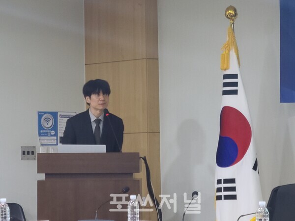 이수엽 미디어미래연구소 연구위원이 2025년 1월 23일 국회의원회관에서 열린 포럼 '국내 OTT 산업 주요 쟁점과 체질 개선방안’에서 발표를 진행하고 있다. / 사진=이현민 기자