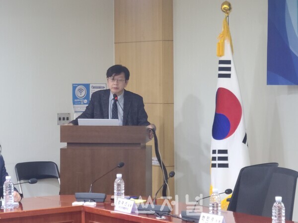 이규호 중앙대학교 교수가 2025년 1월 23일 국회의원회관에서 열린 포럼 '국내 OTT 산업 주요 쟁점과 체질 개선방안’에서 발표를 진행하고 있다. / 사진=이현민 기자