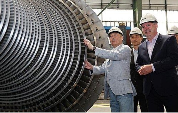 두산스코다파워 방문한 두산그룹 박정원 회장./연합뉴스