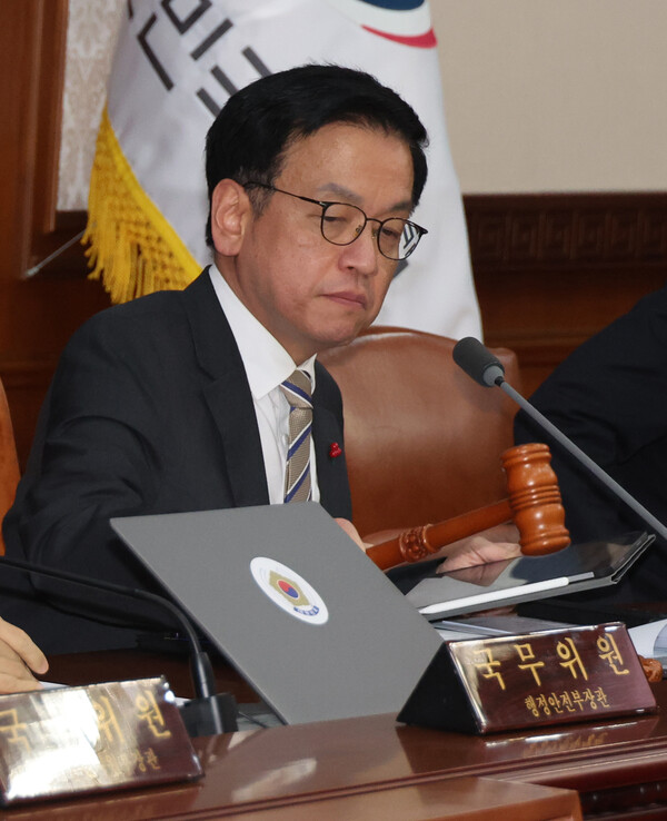 최상목 대통령 권한대행 부총리 겸 기획재정부 장관이 31일 정부서울청사에서 국무회의를 주재하고 있다. 2025.1.31/연합