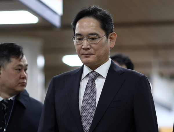 이재용 삼성전자 회장이 2024년 11월 25일 오후 서초구 서울고법에서 열린 삼성물산-제일모직 부당 합병 혐의 관련 2심 결심 공판에 출석하고 있다. /연합