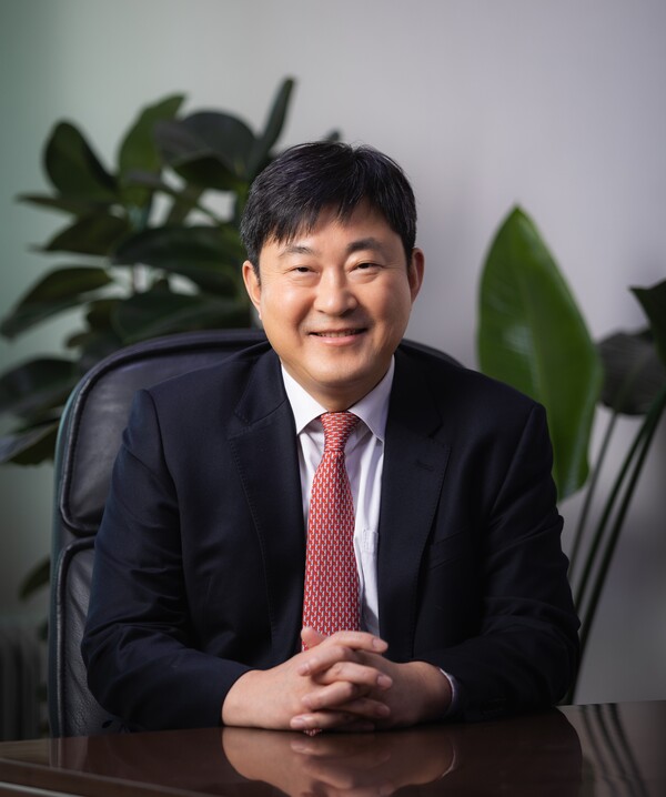 현대건설은 서울대학교 공과대학에서 29년간 건설환경공학부 교수로 재직한 김재영 연구부총장(사진)을 기술연구원의 새로운 수장으로 영입했다./사진=현대건설.