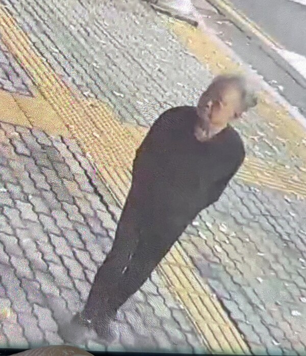 필자의 아버지는 알츠하이머 환자다. 사진은 2024년 12월 실종됐을 당시 CCTV에 찍힌 모습. 사진제공=경찰청.