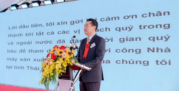 2025년 2월 5일 베트남 타이빈성에 위치한 그린아이파크(GREEN i-PARK) 산업단지에서 개최된 하이트진로 베트남 공장 착공식에서 김인규 대표가 인사말을 하고 있다./사진=하이트진로.