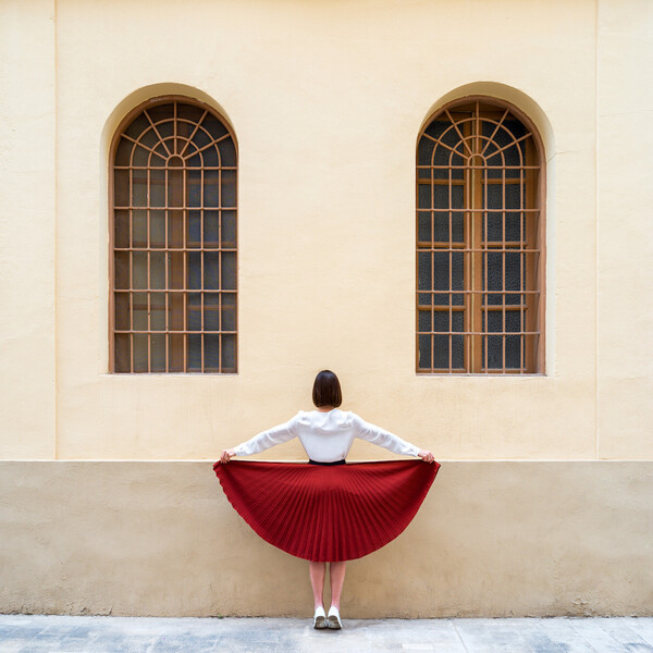 CJ온스타일이 2025년10일 모바일 라방을 통해 선보이는 안나 앤 다니엘의 작품 'Faceade_Valencia, Spain 2018'./사진=CJ온스타일