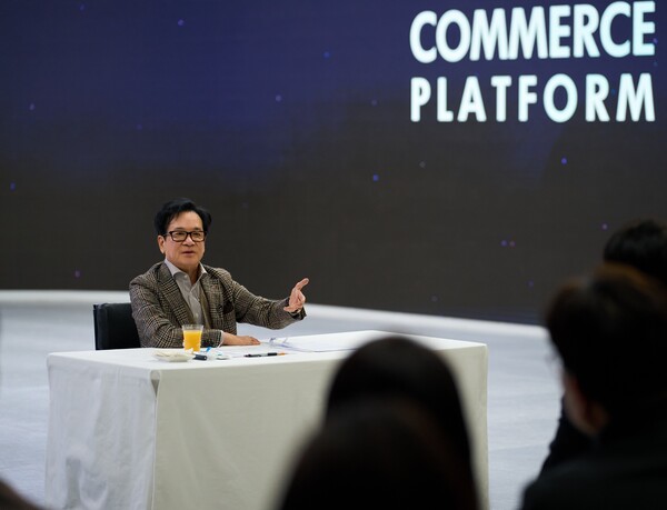 이재현 CJ그룹 회장이 2025년 2월 7일 서울 서초구 CJ온스타일 본사에서 직원들을 만나 격려하고 있다. / 이미지=CJ그룹