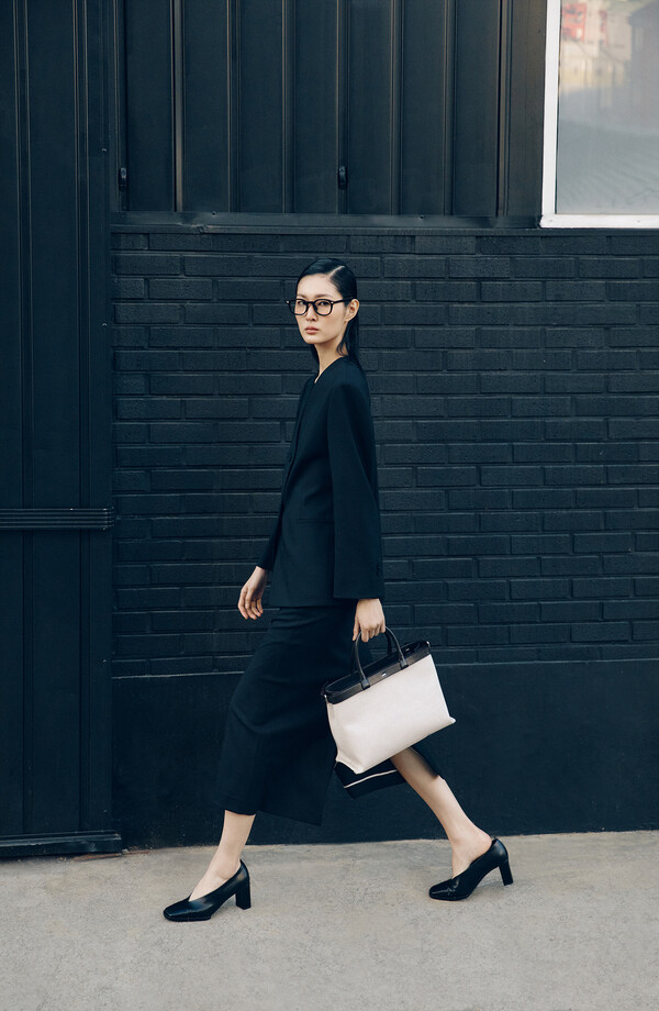 구호 벨트 디테일 토트백 /2025.2.19.삼성물산 패션부문