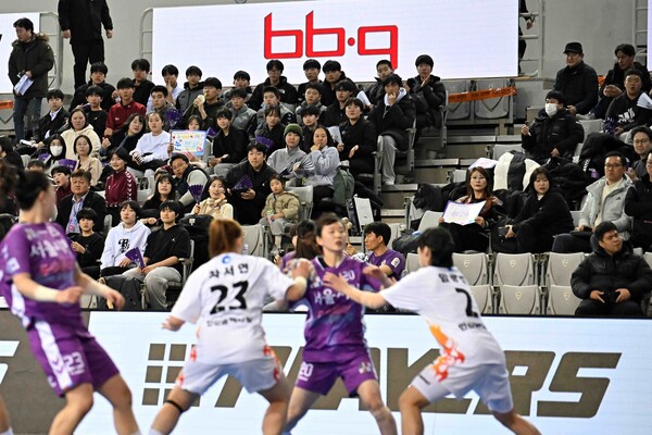 BBQ 브랜드 존이 2025년 2월 21일부터 서울 마포구 올림픽공원 핸드볼경기장에서 열리는 H리그 경기장에 위치해있다. /2025.2.24.bbq