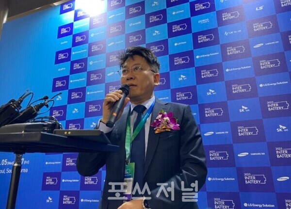 김동명 LG에너지솔루션 대표가 2025년 3월5일 서울 코엑스 인터배터리 2025 현장에서 인터뷰를 하고 있다./사진=공동취재단