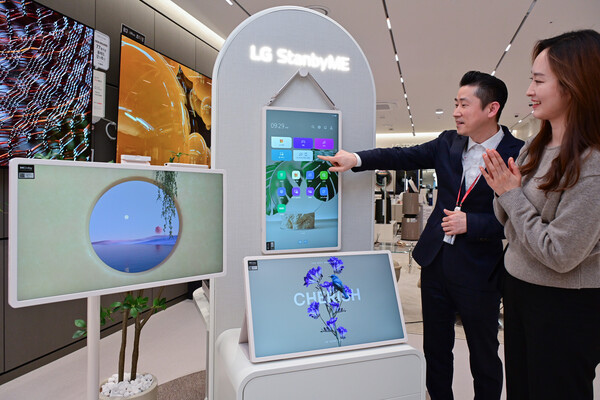 LG전자는 'LG 스탠바이미 2'를 오프라인에서 만나볼 수 있도록 전국 LG전자 베스트샵 순차 전시를 시작했다./사진=LG전자. 2025.3.6