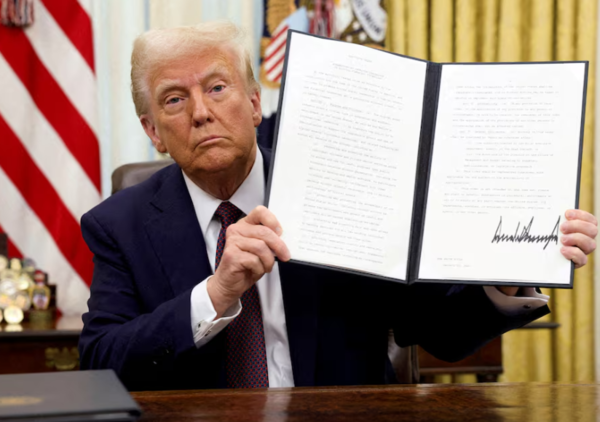 도널드 트럼프 미국 대통령 행정명령 서명./로이터연합