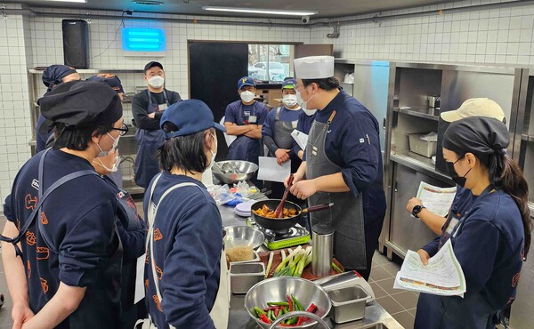 BBQ 가맹점주 대상 원포인트 무상교육 / 사진=제너시스BBQ