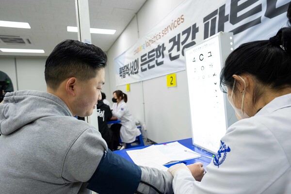 쿠팡로지스틱스가 위탁배송업체소속 배송기사들을 대상으로 종합건강검진을 진행하고 있다./사진=쿠팡